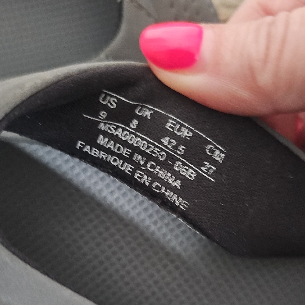 Hurley Flip Flops - Picture 2 of 3